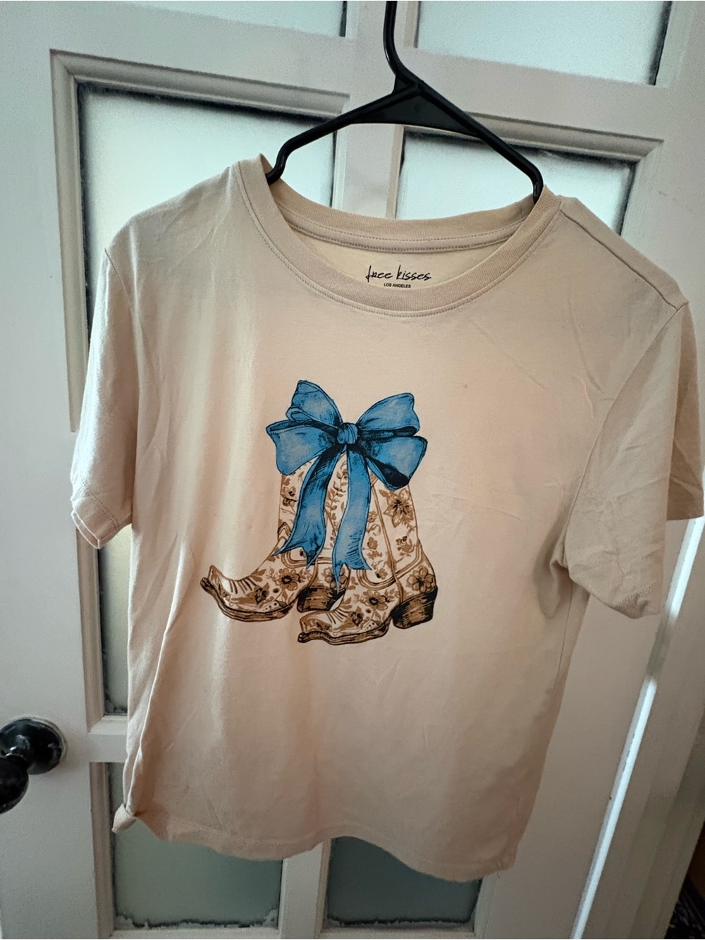 Free Kisses Cream Tee with Blue Bow Graphic